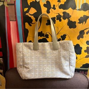 Authentic CHANEL nylon tote bag. great condition✨
